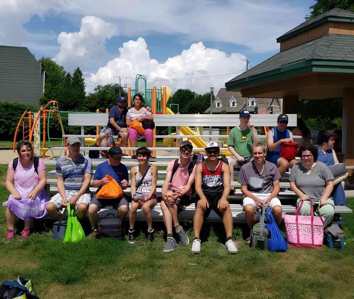 Nous proposons un service de répit pour les familles des personnes atteintes.